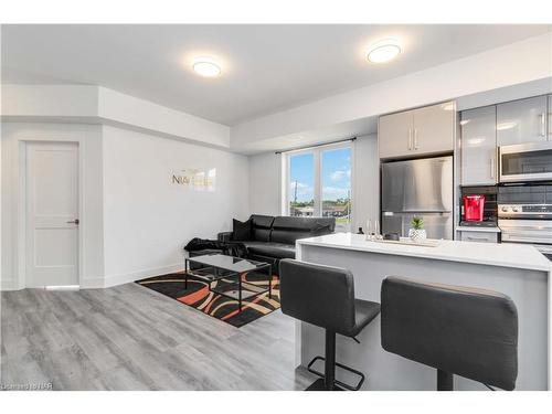 312-6065 Mcleod Road, Niagara Falls, ON - Indoor Photo Showing Kitchen