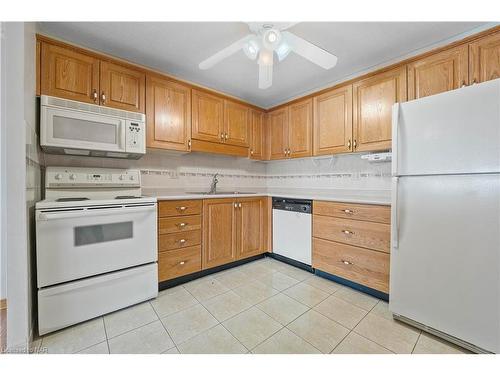 305-7 Gale Crescent, St. Catharines, ON - Indoor Photo Showing Kitchen