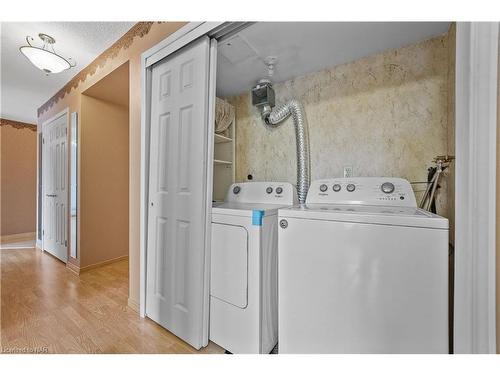 305-7 Gale Crescent, St. Catharines, ON - Indoor Photo Showing Laundry Room