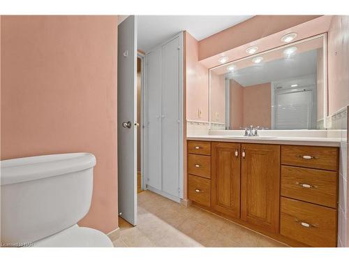 305-7 Gale Crescent, St. Catharines, ON - Indoor Photo Showing Bathroom