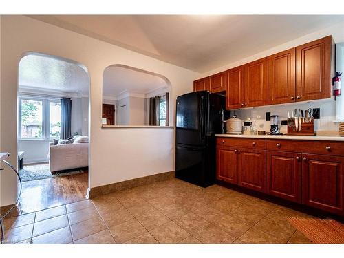 498 Clare Avenue, Welland, ON - Indoor Photo Showing Kitchen