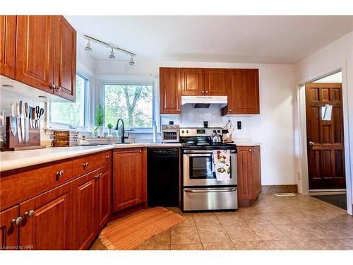 498 Clare Avenue, Welland, ON - Indoor Photo Showing Kitchen