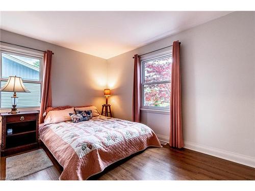 498 Clare Avenue, Welland, ON - Indoor Photo Showing Bedroom
