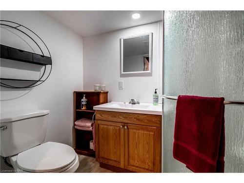 498 Clare Avenue, Welland, ON - Indoor Photo Showing Bathroom