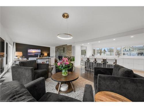 53 Tennessee Avenue, Port Colborne, ON - Indoor Photo Showing Living Room