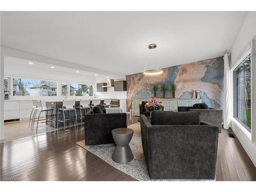 53 Tennessee Avenue, Port Colborne, ON - Indoor Photo Showing Living Room