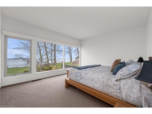 53 Tennessee Avenue, Port Colborne, ON - Indoor Photo Showing Bedroom