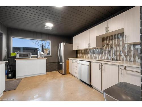 53 Tennessee Avenue, Port Colborne, ON - Indoor Photo Showing Kitchen