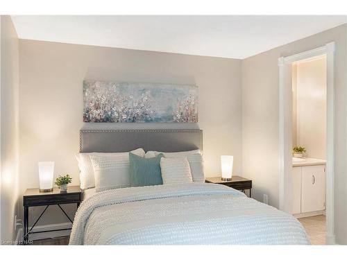 30-77 Linwell Road, St. Catharines, ON - Indoor Photo Showing Bedroom
