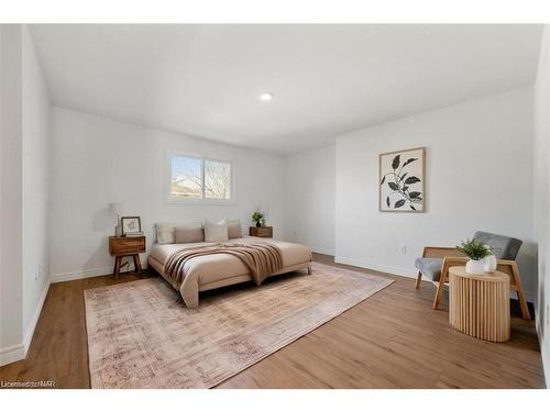 17 Barbican Trail, St. Catharines, ON - Indoor Photo Showing Bedroom
