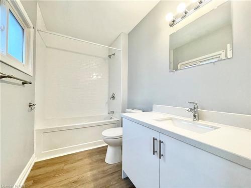 Main-27 Lasalle Street, Welland, ON - Indoor Photo Showing Bathroom