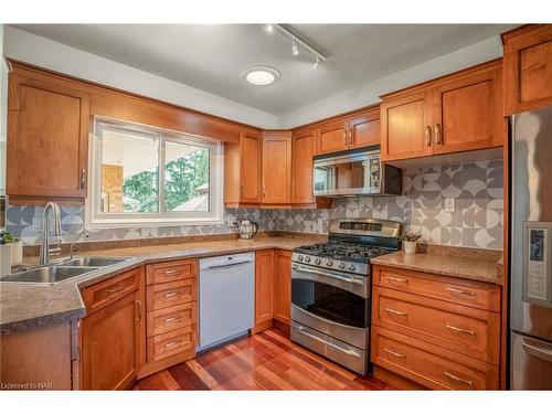 1740 Four Mile Creek Road, Niagara-On-The-Lake, ON - Indoor Photo Showing Kitchen With Double Sink
