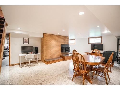 1740 Four Mile Creek Road, Niagara-On-The-Lake, ON - Indoor With Fireplace