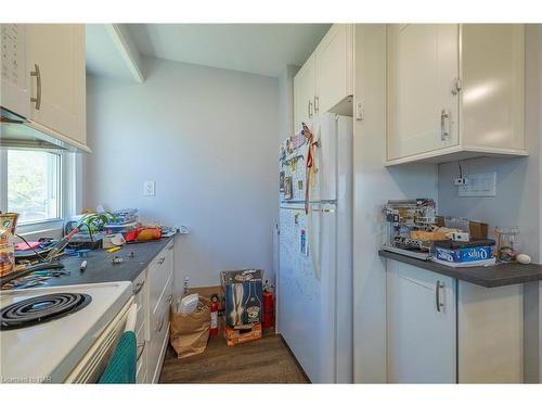 5412 Houck Drive, Niagara Falls, ON - Indoor Photo Showing Kitchen