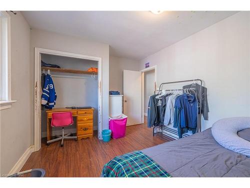 6791 O'Neil Street, Niagara Falls, ON - Indoor Photo Showing Bedroom