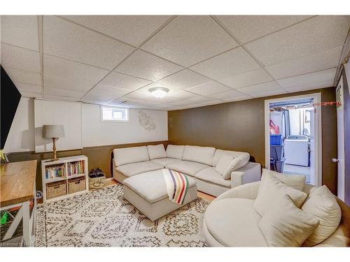 7715 Ronnie Crescent, Niagara Falls, ON - Indoor Photo Showing Basement