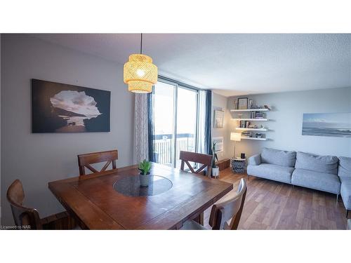 704-1100 Caven Street, Mississauga, ON - Indoor Photo Showing Dining Room
