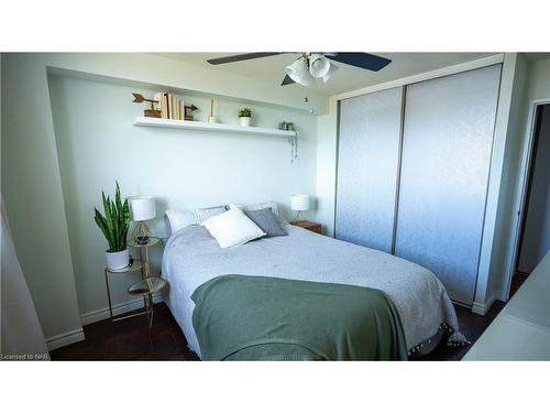 704-1100 Caven Street, Mississauga, ON - Indoor Photo Showing Bedroom
