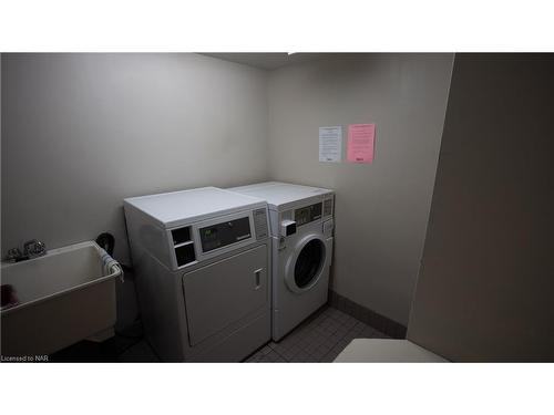 704-1100 Caven Street, Mississauga, ON - Indoor Photo Showing Laundry Room