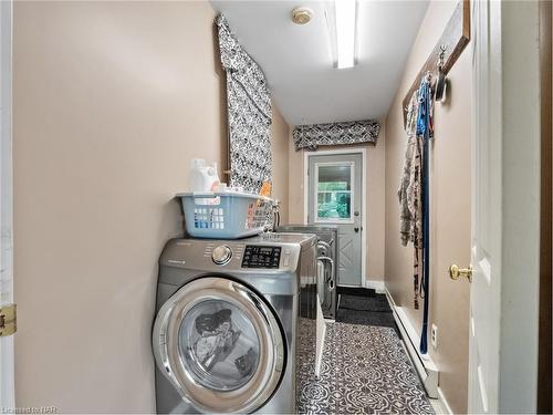 962 Parkdale Avenue, Fort Erie, ON - Indoor Photo Showing Laundry Room