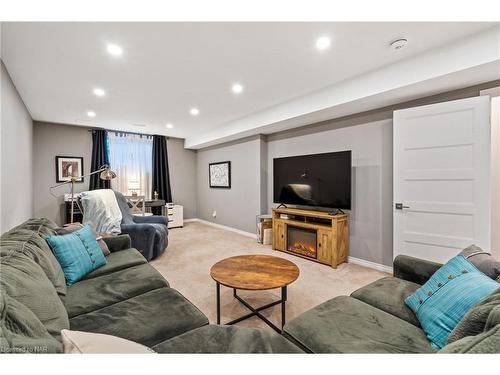 30 Campbell Street, Thorold, ON - Indoor Photo Showing Living Room