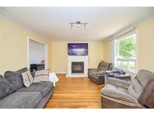 106 Queen Street S, Thorold, ON - Indoor Photo Showing Living Room With Fireplace