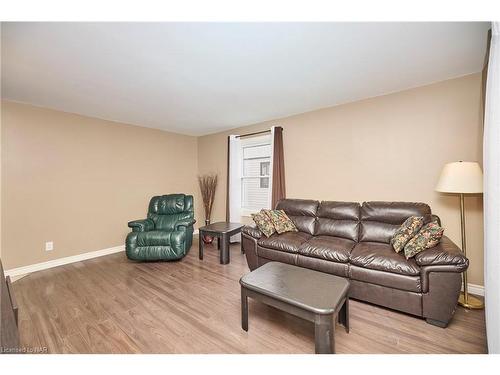 6135 Arad Street, Niagara Falls, ON - Indoor Photo Showing Living Room