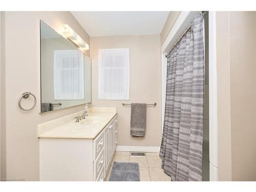 6135 Arad Street, Niagara Falls, ON - Indoor Photo Showing Bathroom