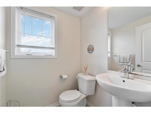 7739 Dockweed Drive, Niagara Falls, ON - Indoor Photo Showing Bathroom