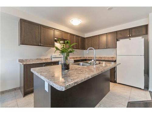 7739 Dockweed Drive, Niagara Falls, ON - Indoor Photo Showing Kitchen With Double Sink