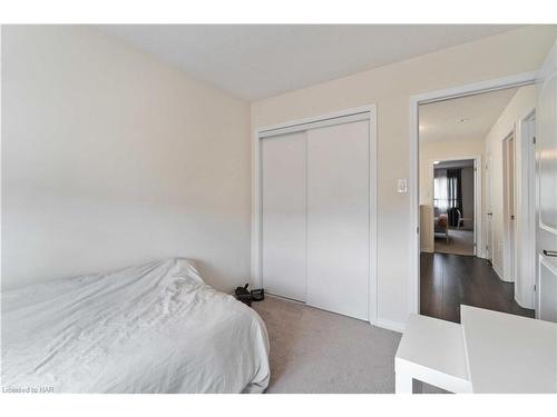 7739 Dockweed Drive, Niagara Falls, ON - Indoor Photo Showing Bedroom