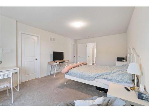 7739 Dockweed Drive, Niagara Falls, ON - Indoor Photo Showing Bedroom