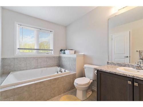 7739 Dockweed Drive, Niagara Falls, ON - Indoor Photo Showing Bathroom