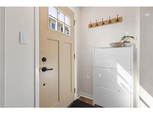 5792 Peer Street, Niagara Falls, ON - Indoor Photo Showing Laundry Room