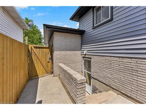 6840 Sunrise Court, Niagara Falls, ON - Outdoor With Exterior