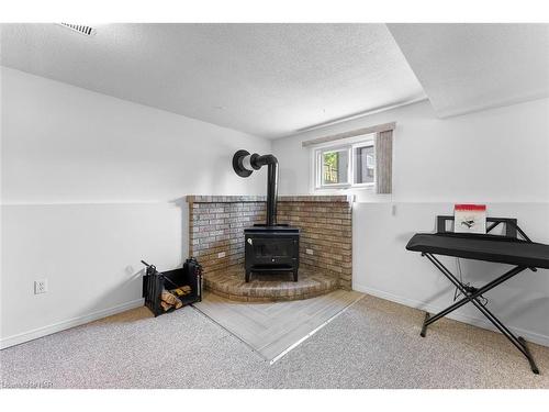 6840 Sunrise Court, Niagara Falls, ON - Indoor Photo Showing Other Room