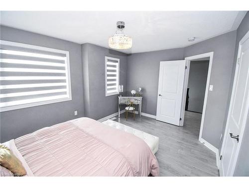 229 Shoreview Drive, Welland, ON - Indoor Photo Showing Bedroom