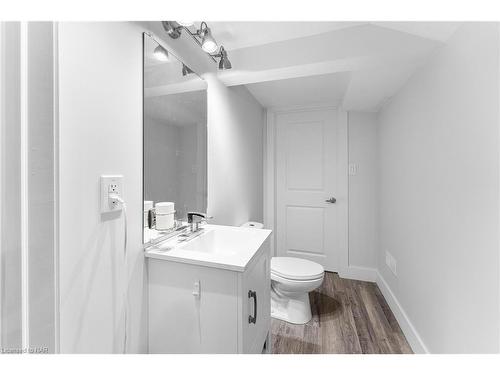 2 Willow Street, St. Catharines, ON - Indoor Photo Showing Bathroom