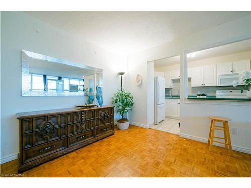 1402-215 Glenridge Avenue, St. Catharines, ON - Indoor Photo Showing Kitchen