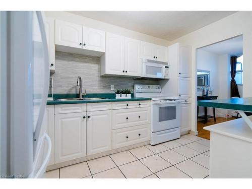 1402-215 Glenridge Avenue, St. Catharines, ON - Indoor Photo Showing Kitchen