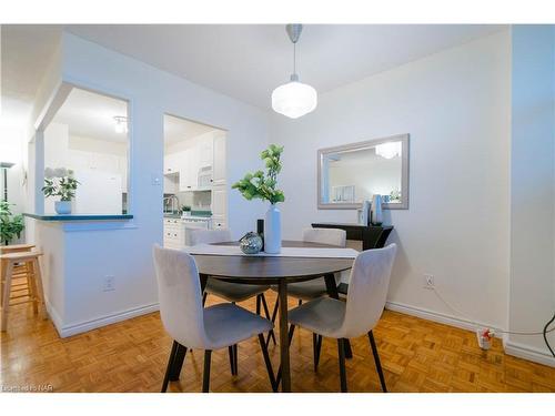 1402-215 Glenridge Avenue, St. Catharines, ON - Indoor Photo Showing Dining Room