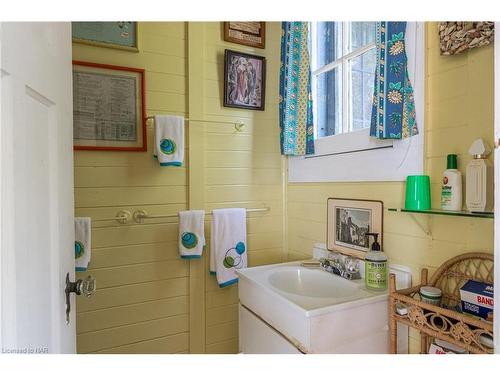 2775 Colony Road, Ridgeway, ON - Indoor Photo Showing Bathroom