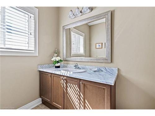 1036 Kerby Street, Fort Erie, ON - Indoor Photo Showing Bathroom