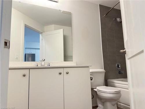 312-110 Fergus Avenue, Kitchener, ON - Indoor Photo Showing Bathroom