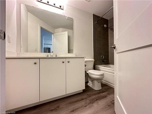 312-110 Fergus Avenue, Kitchener, ON - Indoor Photo Showing Bathroom