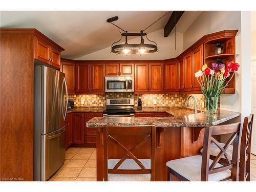 2179 Niagara Parkway, Fort Erie, ON - Indoor Photo Showing Kitchen