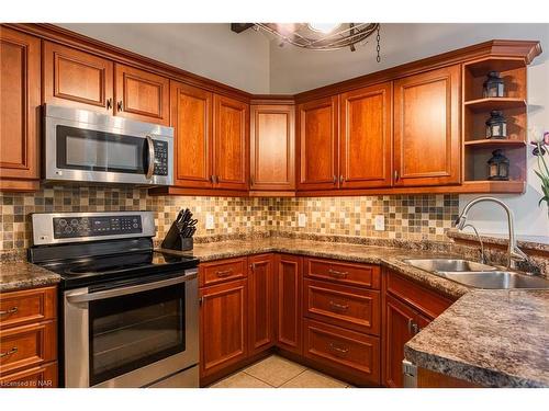 2179 Niagara Parkway, Fort Erie, ON - Indoor Photo Showing Kitchen With Double Sink