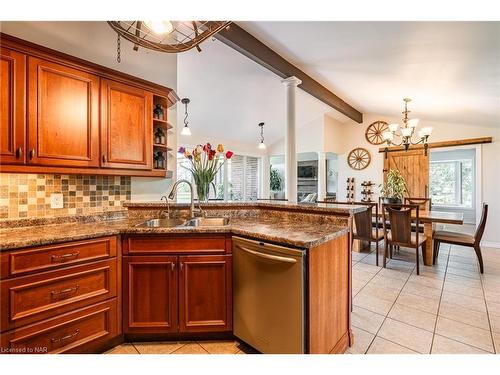 2179 Niagara Parkway, Fort Erie, ON - Indoor Photo Showing Kitchen With Double Sink