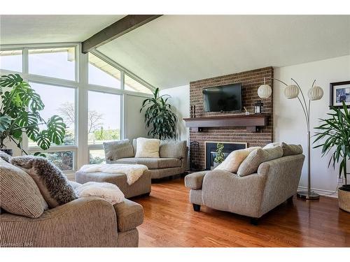 2179 Niagara Parkway, Fort Erie, ON - Indoor Photo Showing Living Room With Fireplace