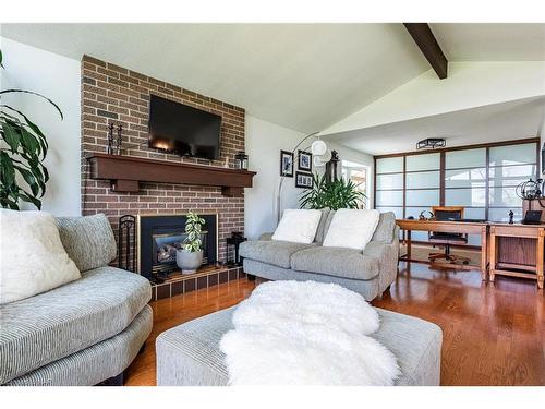 2179 Niagara Parkway, Fort Erie, ON - Indoor Photo Showing Living Room With Fireplace